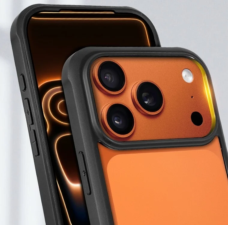 スマートフォンのクローズアップ画像です。トリプルカメラと画面の一部が見えています。