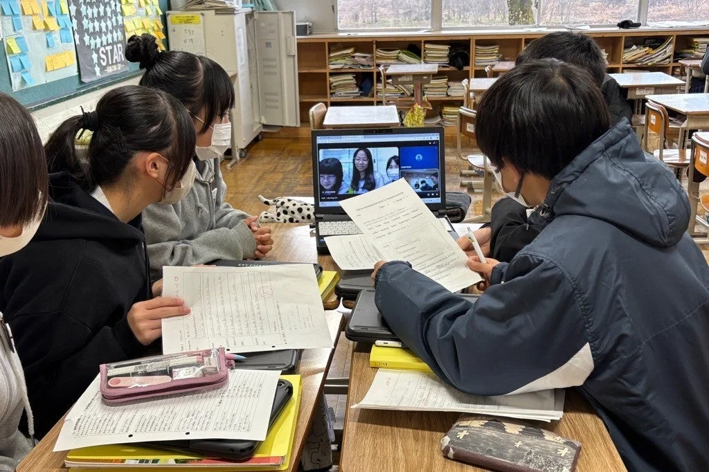 オンラインで交流する学生たち