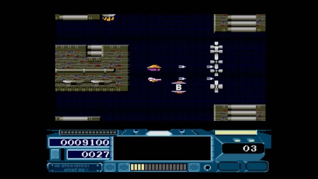 レトロなシューティングゲームのプレイ画面