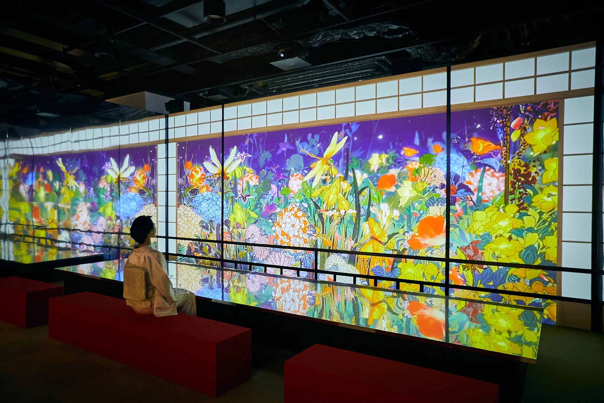 和室のような空間でのデジタルアート