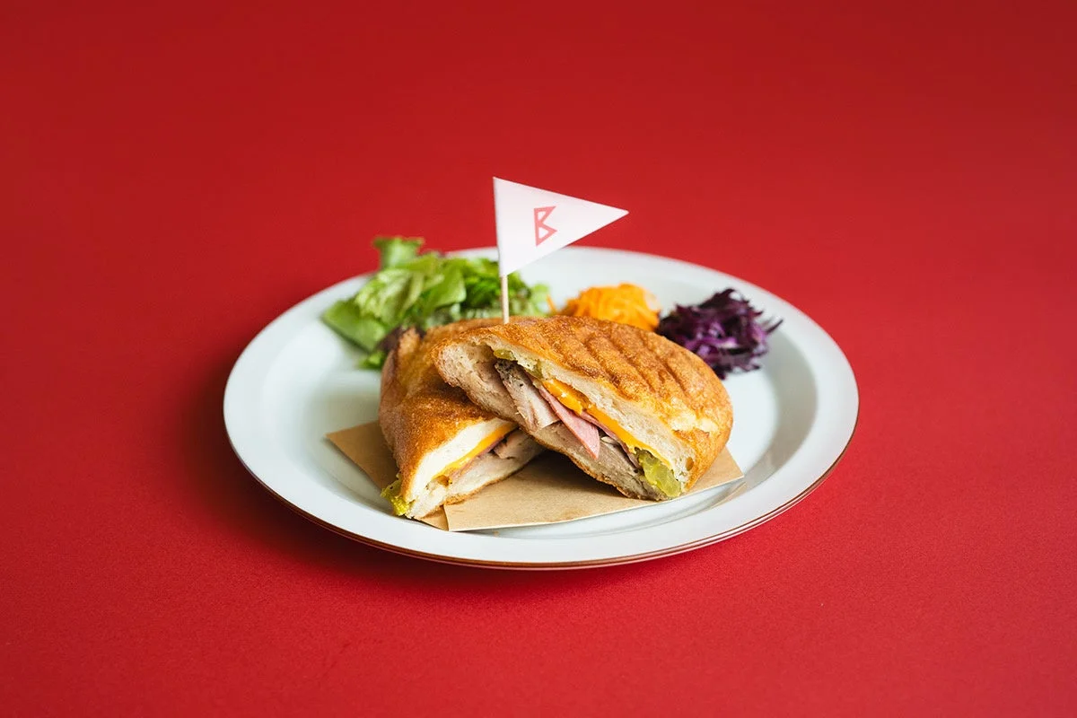BUG Cafeコラボメニュー「ポークプレスサンド」