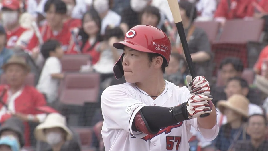 打席に立つカープ選手
