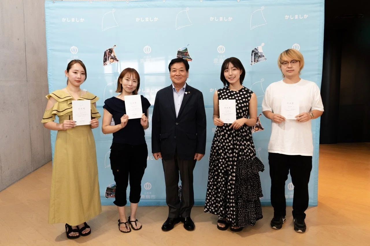 任命書を授与された研究員たち