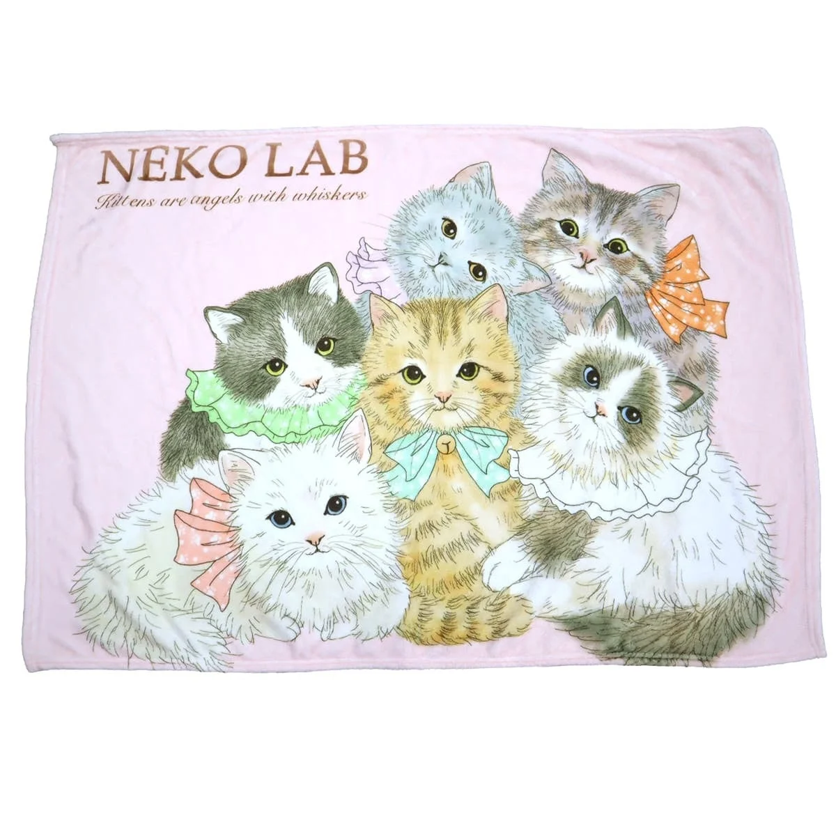 可愛い子猫たちが描かれたピンクのブランケット