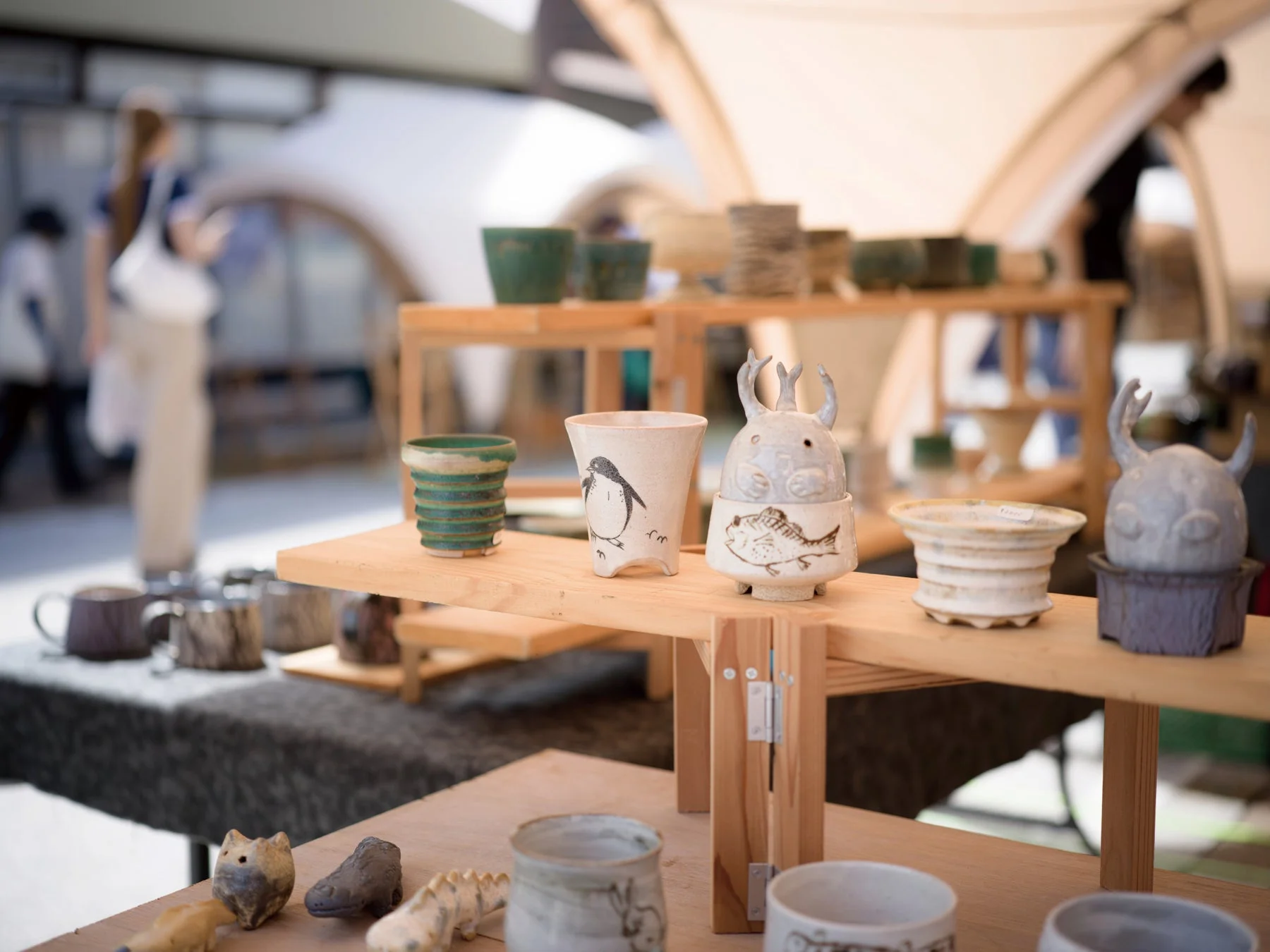 ものの市で展示される陶器