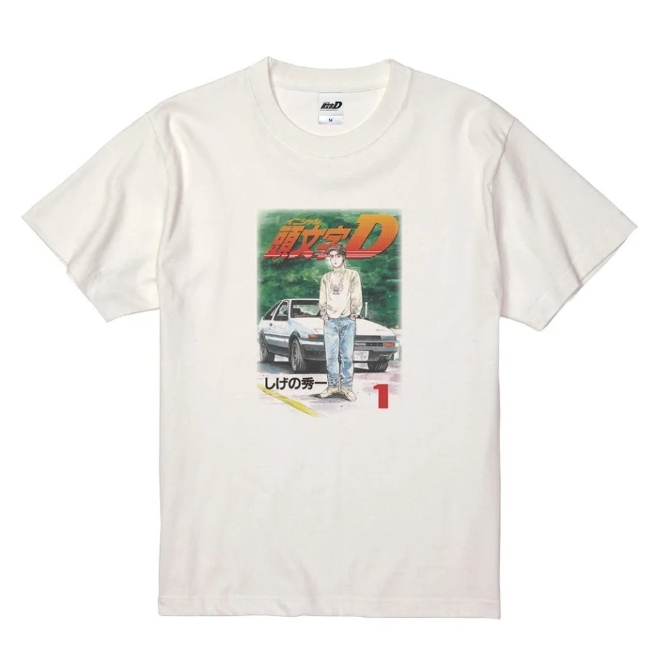イニシャルDのグラフィックがプリントされた白いTシャツ