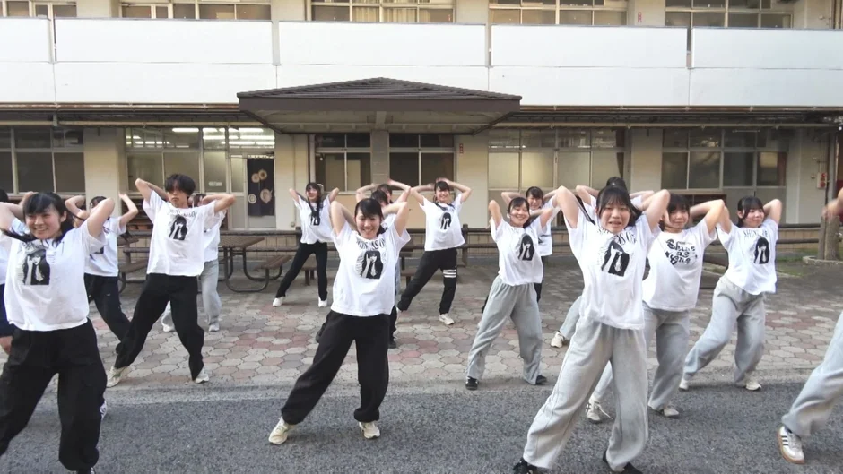 屋外でのダンス練習風景