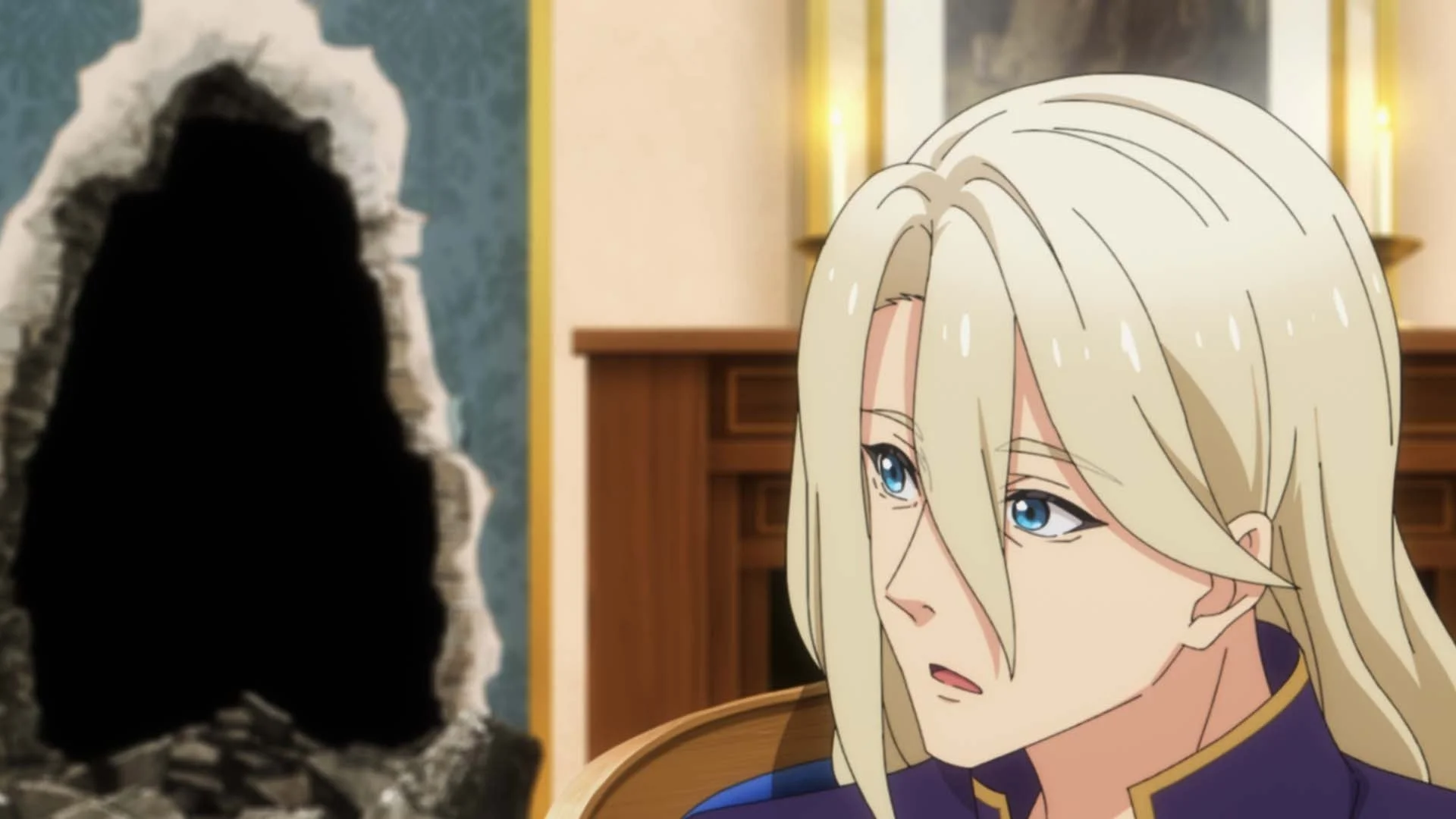 金髪で青い目のアニメキャラクターが、画面左にある大きく破壊された壁を見て驚いたような表情をしています。