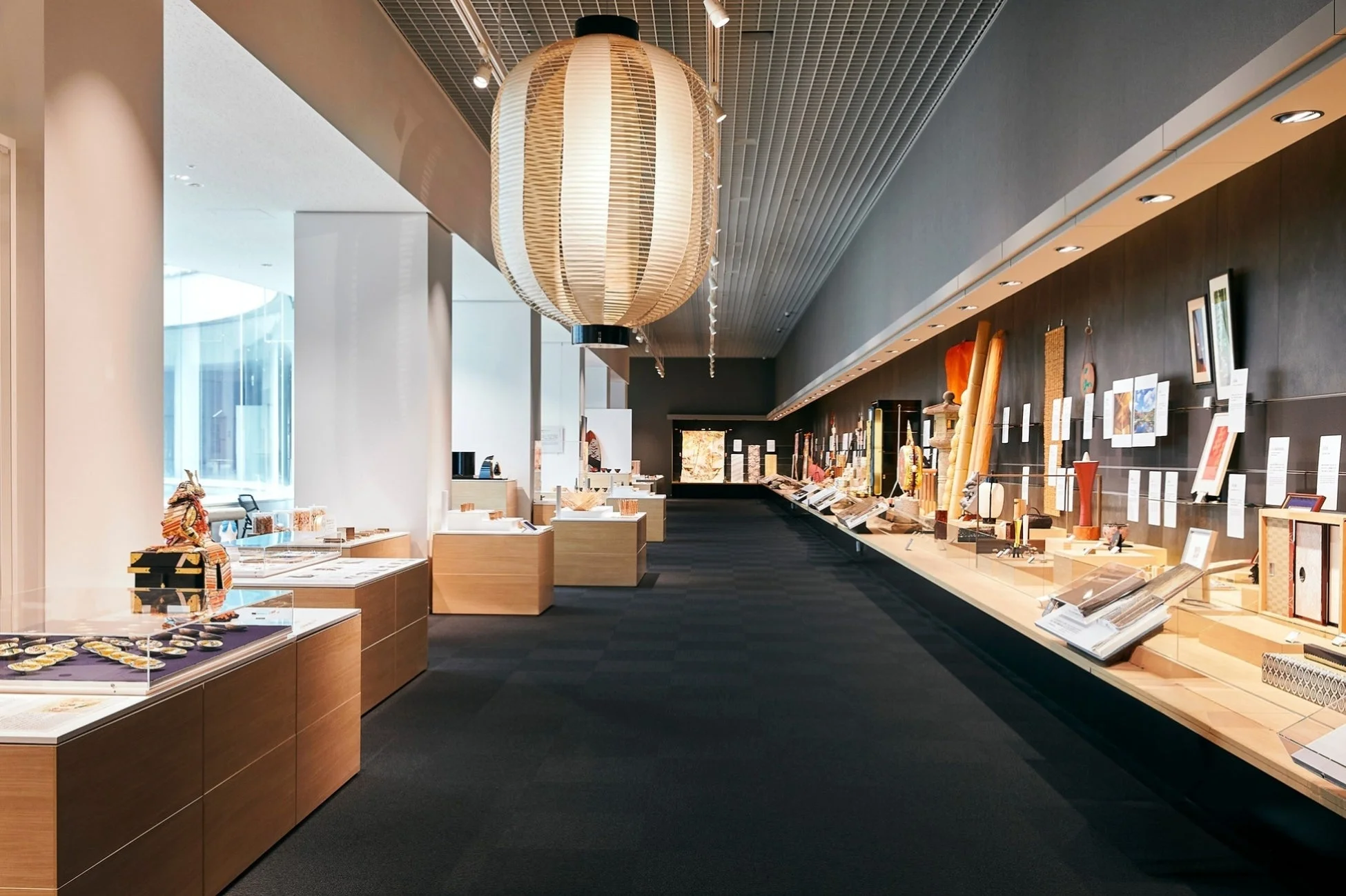 京都伝統産業ミュージアムの展示空間