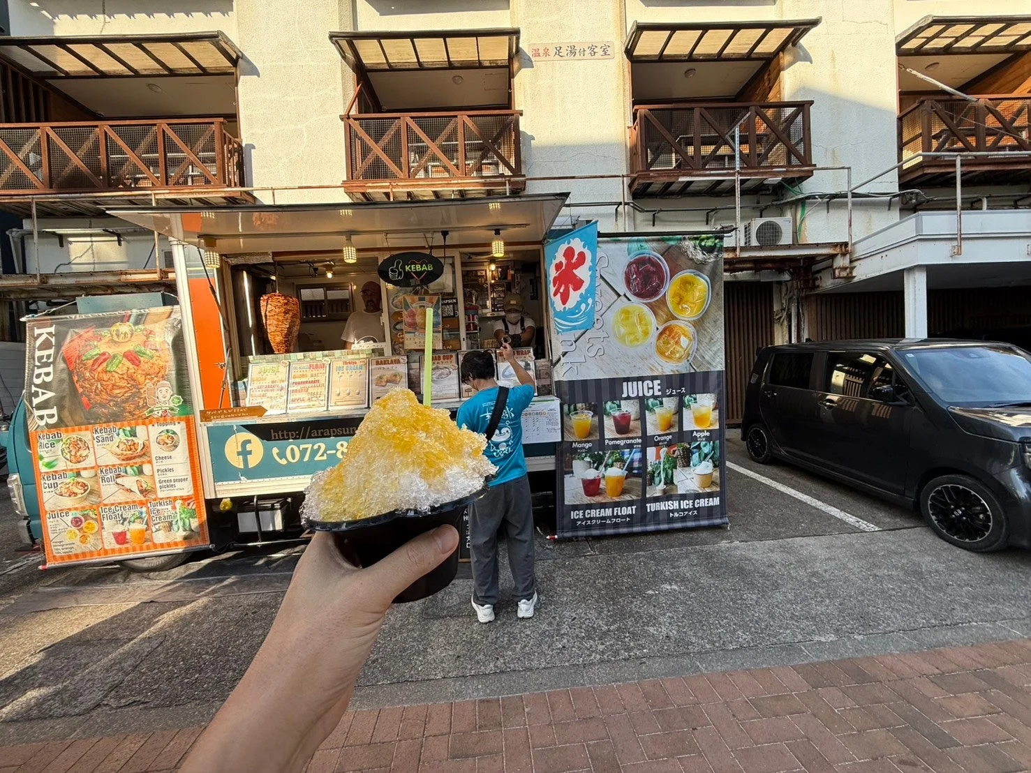 ホテル白浜館前のキッチンカー