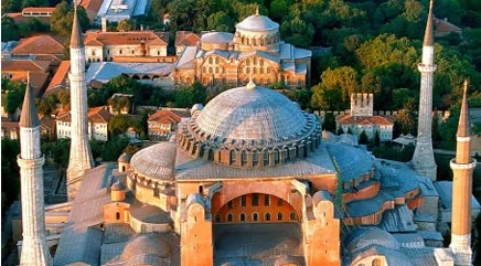 トルコ、イスタンブールにある壮大なアヤソフィアの空撮写真