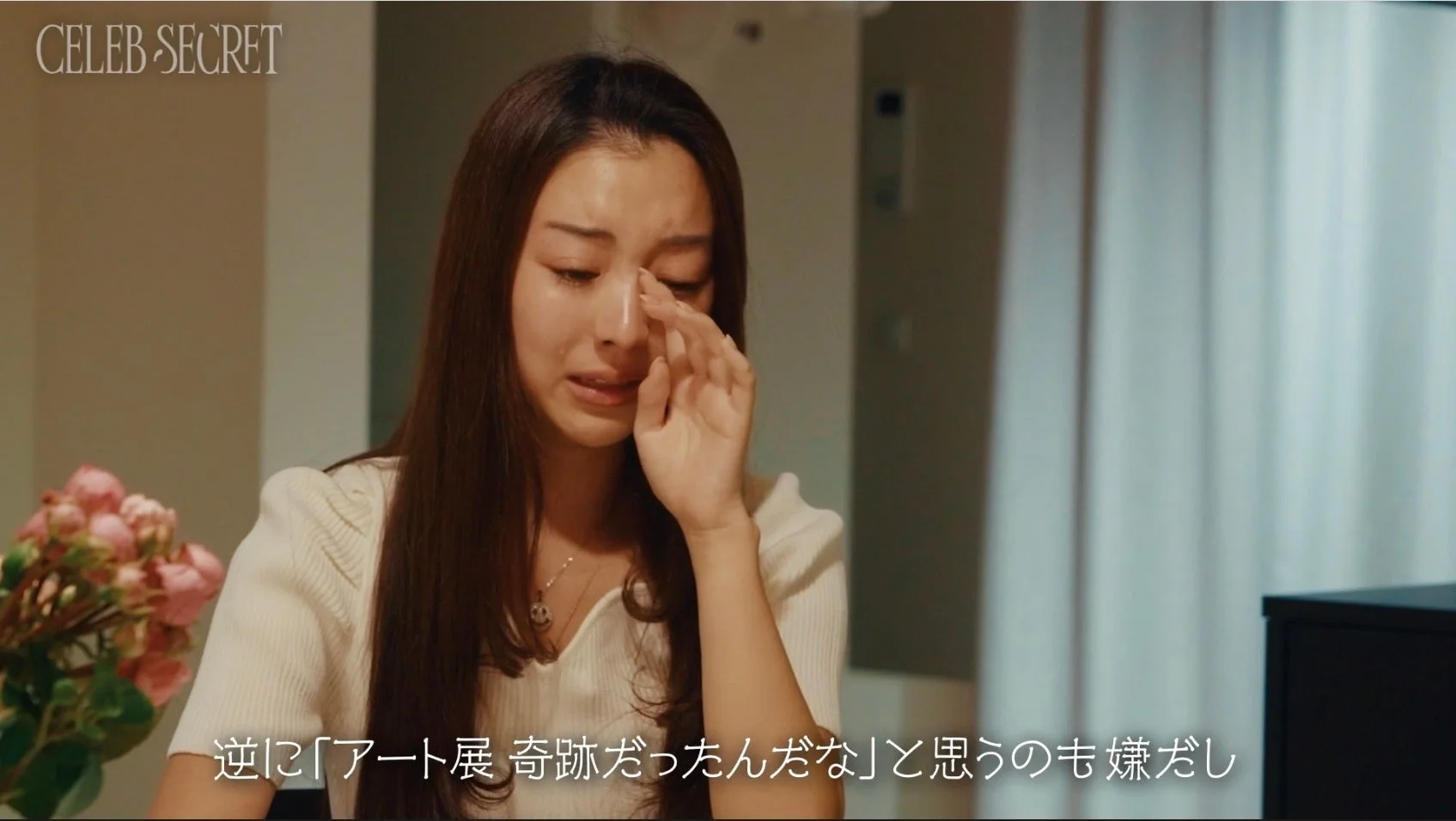 涙を流すLaraさん
