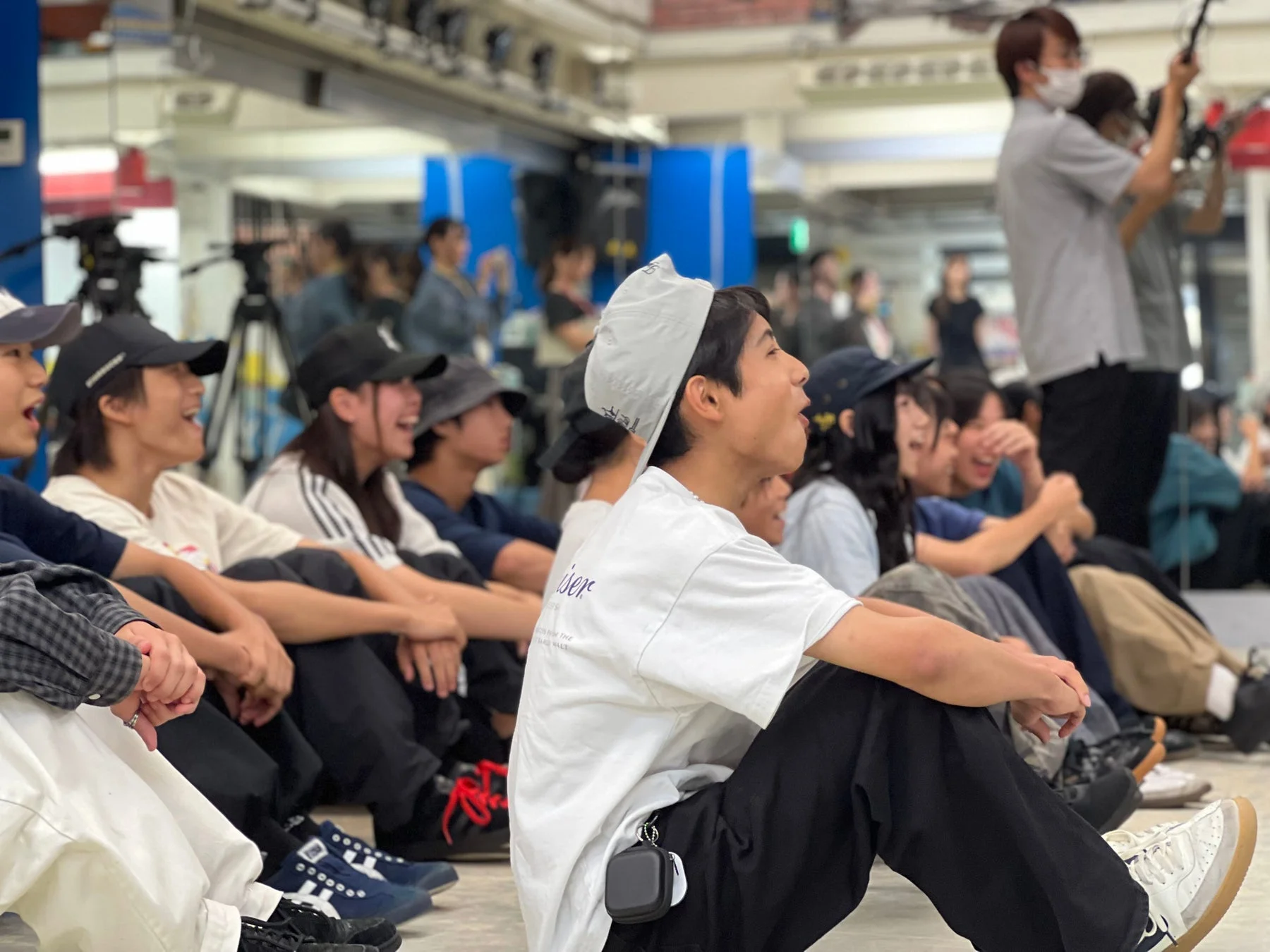 サプライズ発表の様子